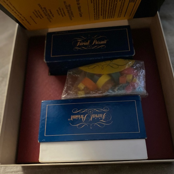 Trivial Pursuit Master Game Genus Edition - Picture 6 of 6